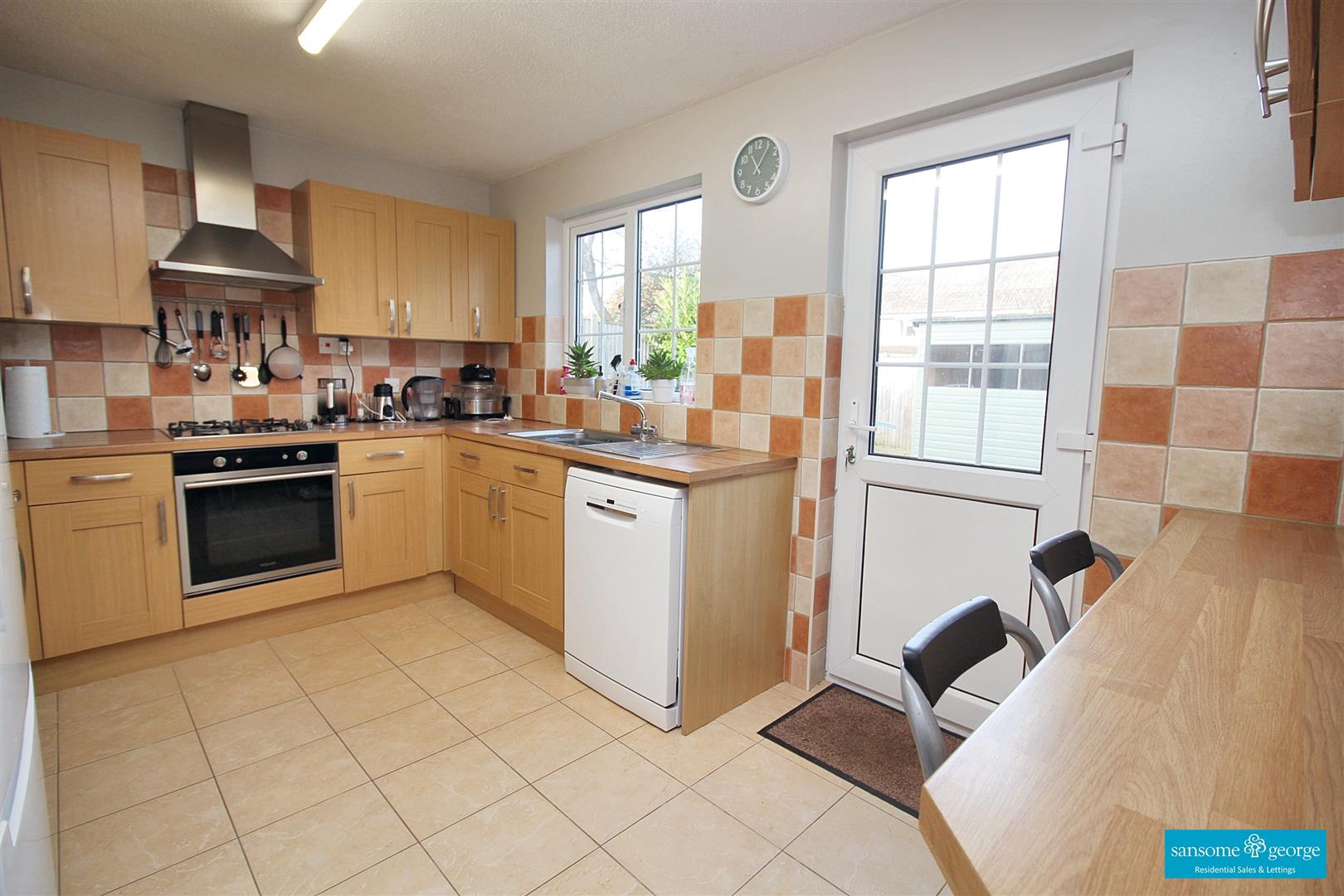 3 bed property in Cornwall Close, Tilehurst
